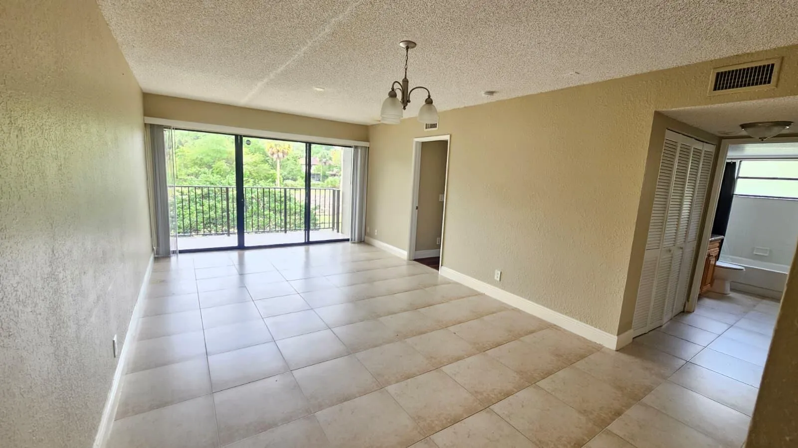 1581 living room