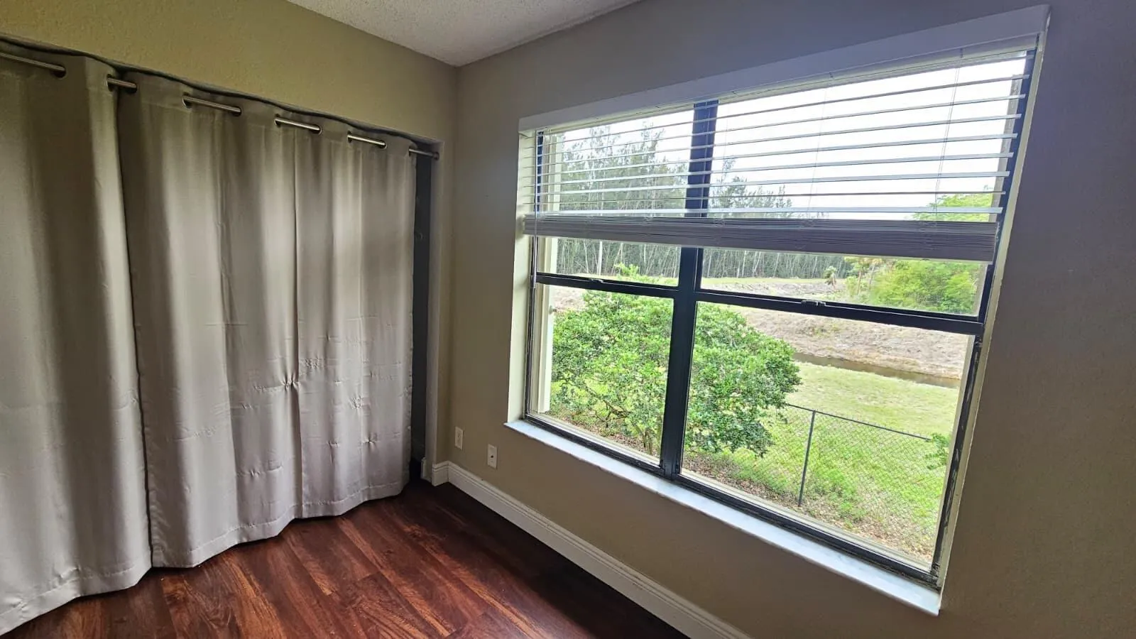 1581 master bedroom 2