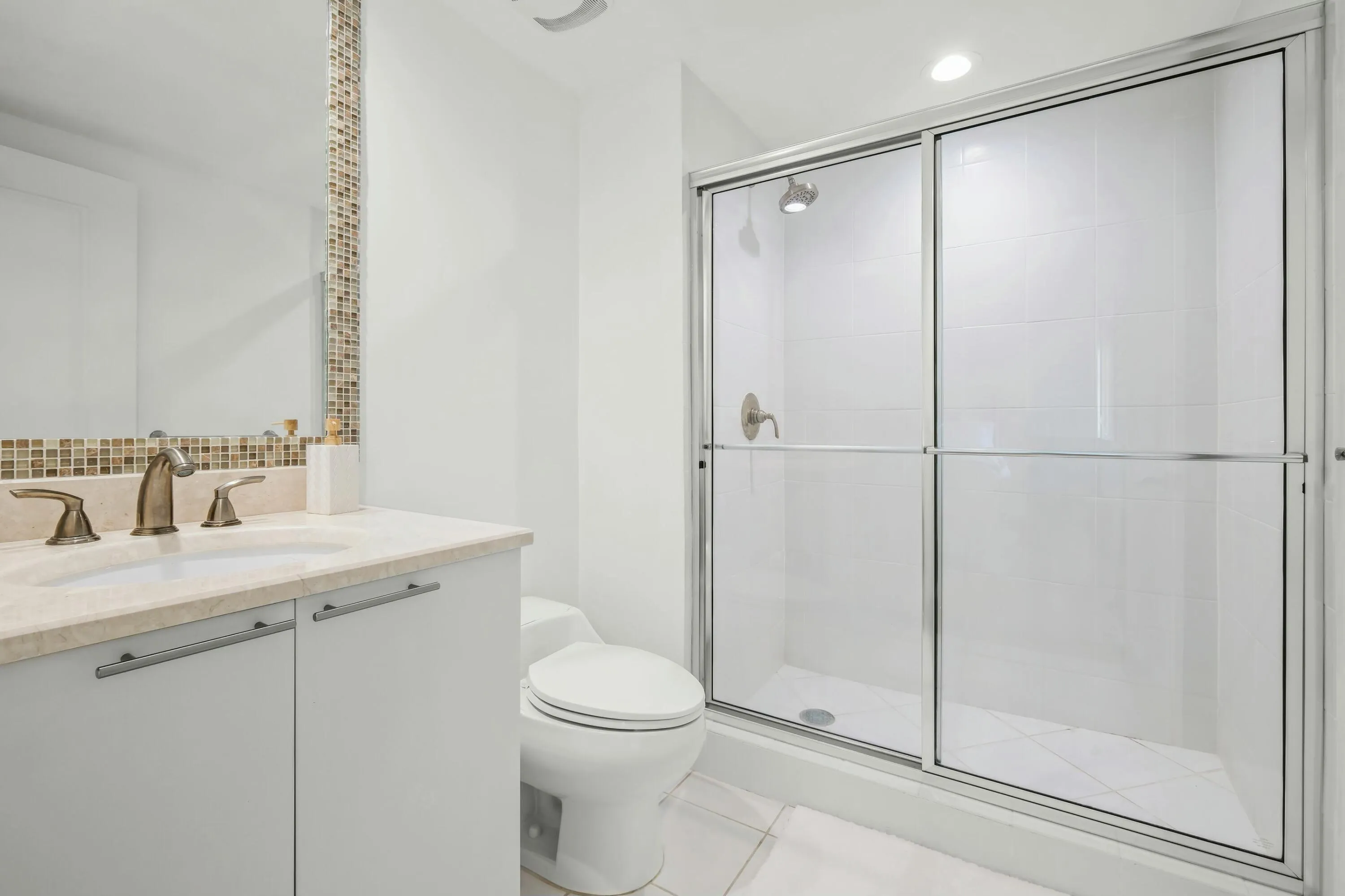 2nd bedroom bath
