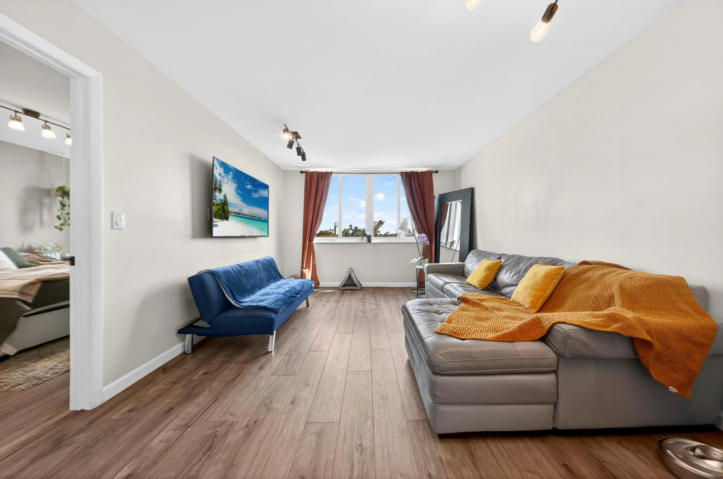 Living Room-009-008-4000x2654