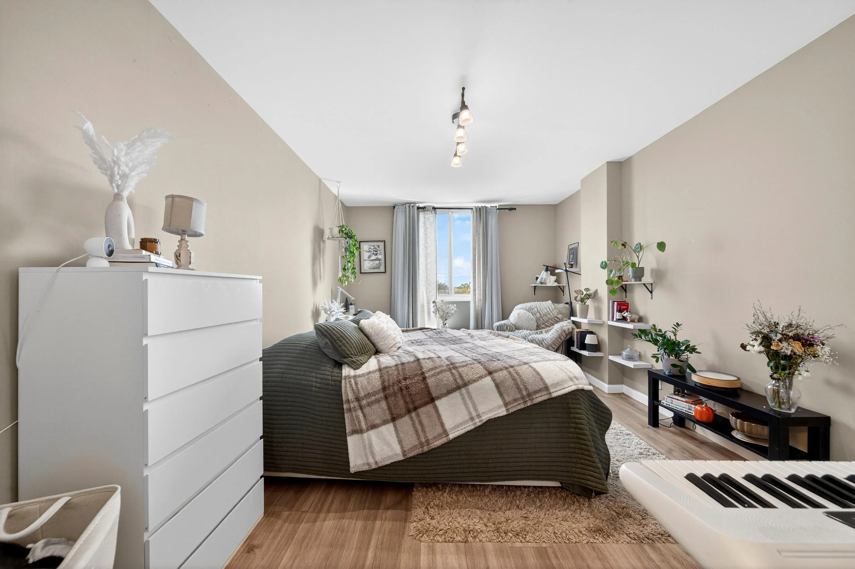 Primary Bedroom-013-014-4000x2660