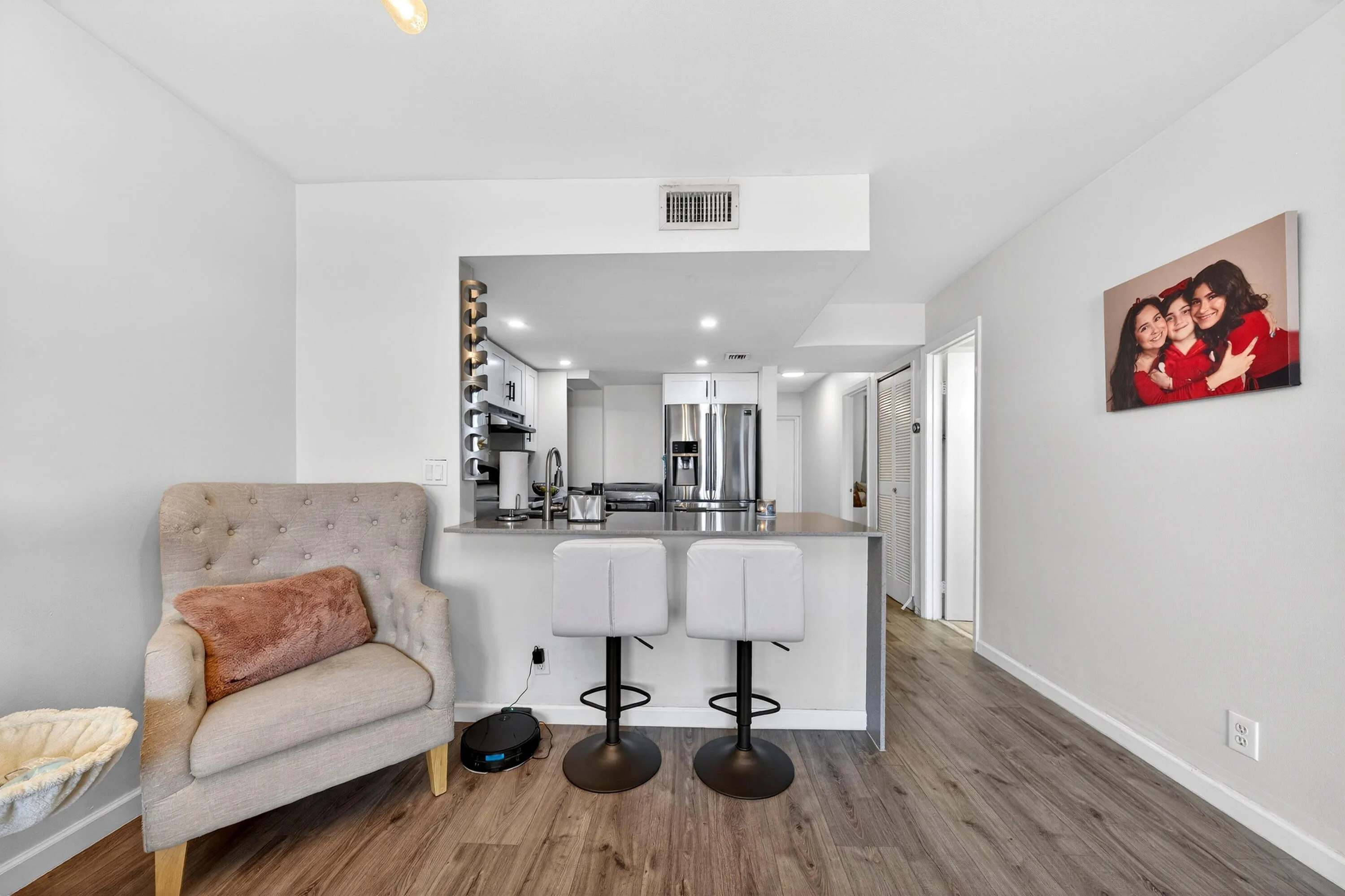 Dining RoomKitchen-007-009-4000x2666