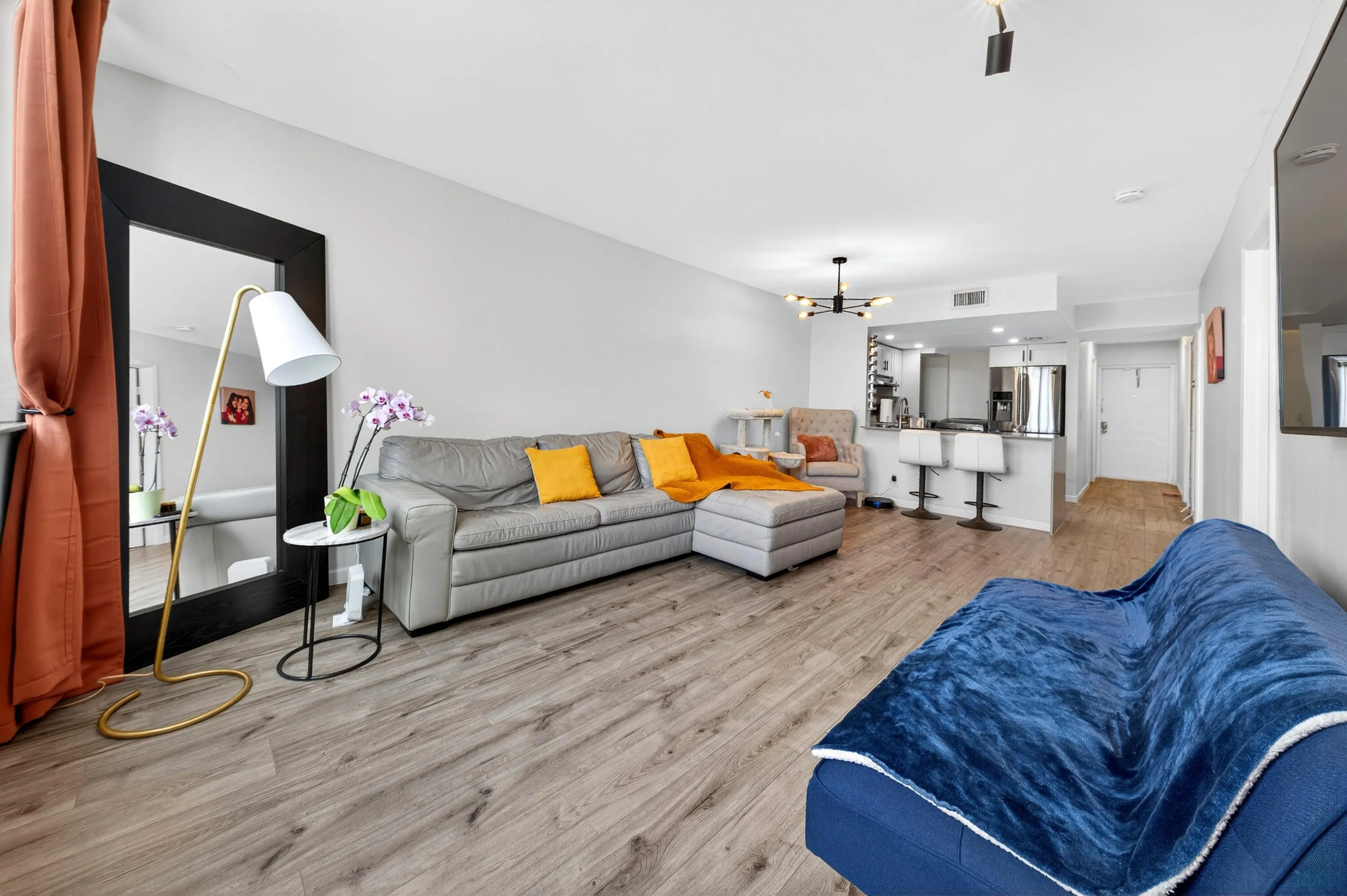 Living Room-010-007-4000x2660