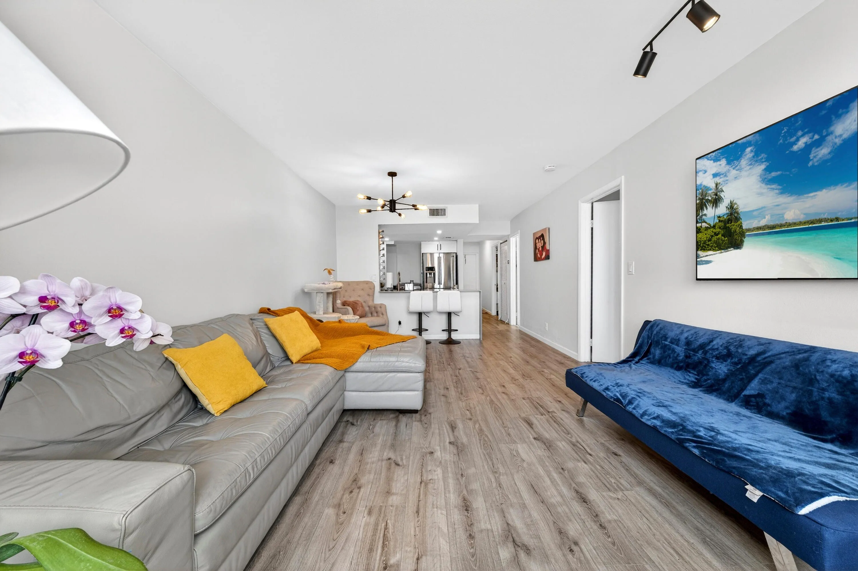 LivingDining Room-008-018-4000x2664