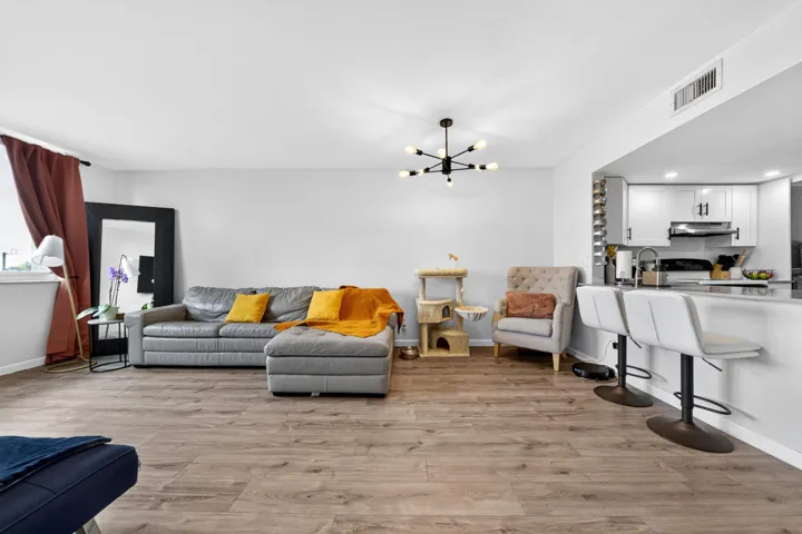 LivingDining Room-011-002-4000x2664