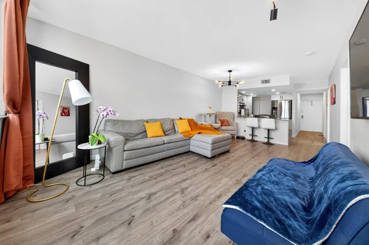Living Room-010-007-4000x2660