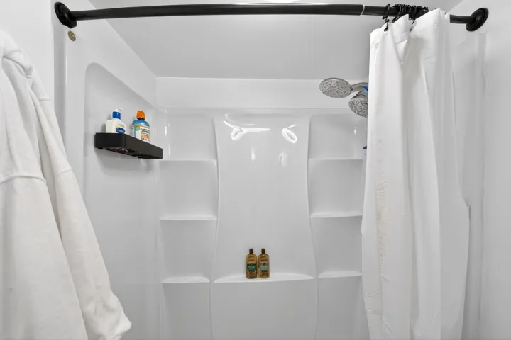 Primary Bath-015-012-4000x2664