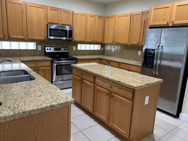 KITCHEN WITH SS APPLIANCES