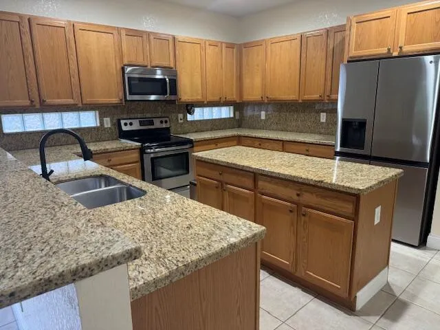 KITCHEN GRANITE COUNTER TOPS