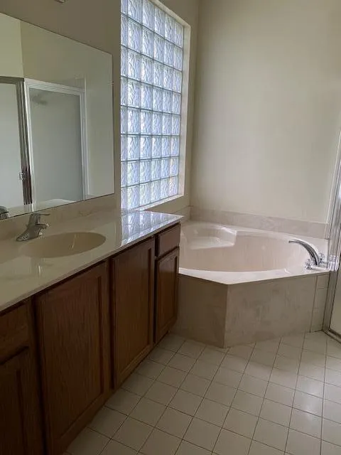 MAIN BATH WITH ROMAN TUB