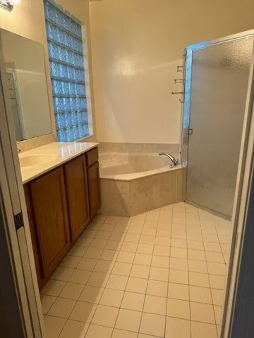 MAIN BATH WITH SEPERATE SHOWER
