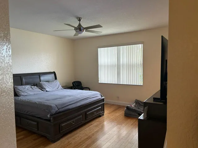 MAIN BEDROOM
