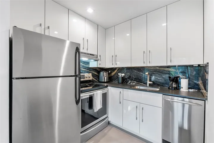 Attached 1/1 apartment Kitchen