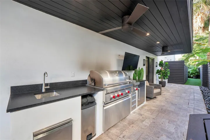Outdoor Wolf summer kitchen