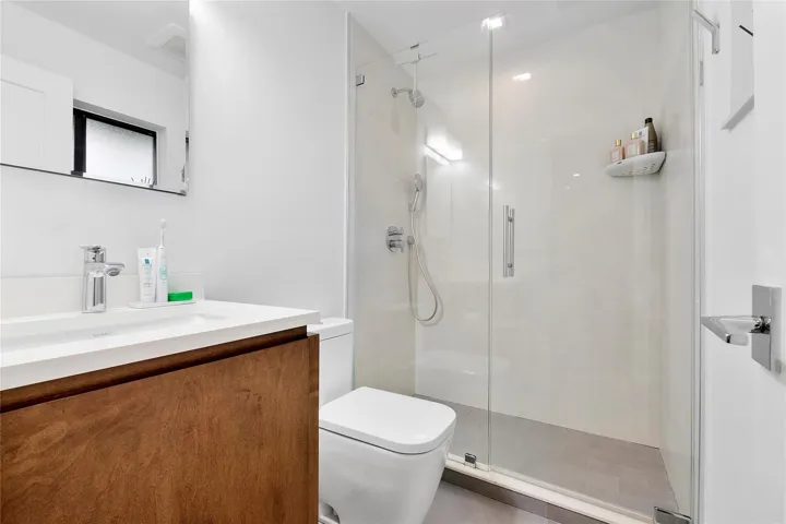 Attached 1/1 apartment bathroom
