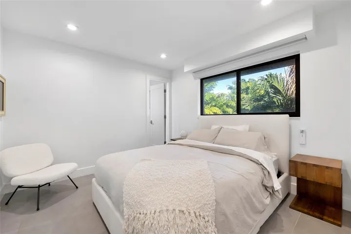 Attached 1/1 apartment bedroom