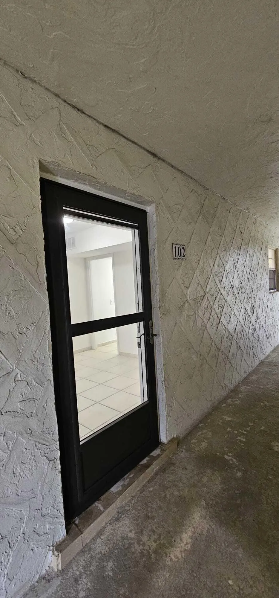 1000034676