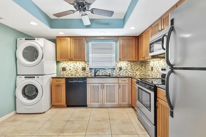 Kitchen w/W/D