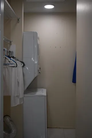 117 Walking closet w: Combo Washer and D