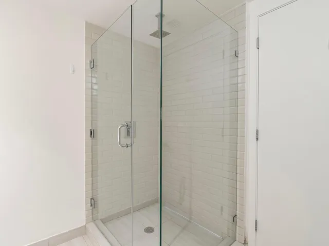 22. 4010 S Ocean Dr Interior