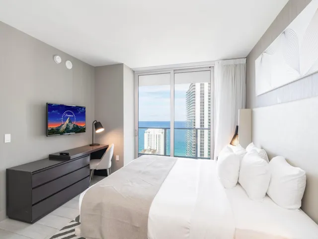 16. 4010 S Ocean Dr Interior