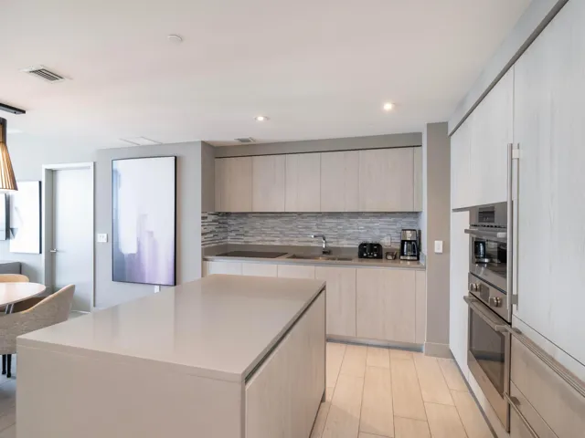 14. 4010 S Ocean Dr Interior