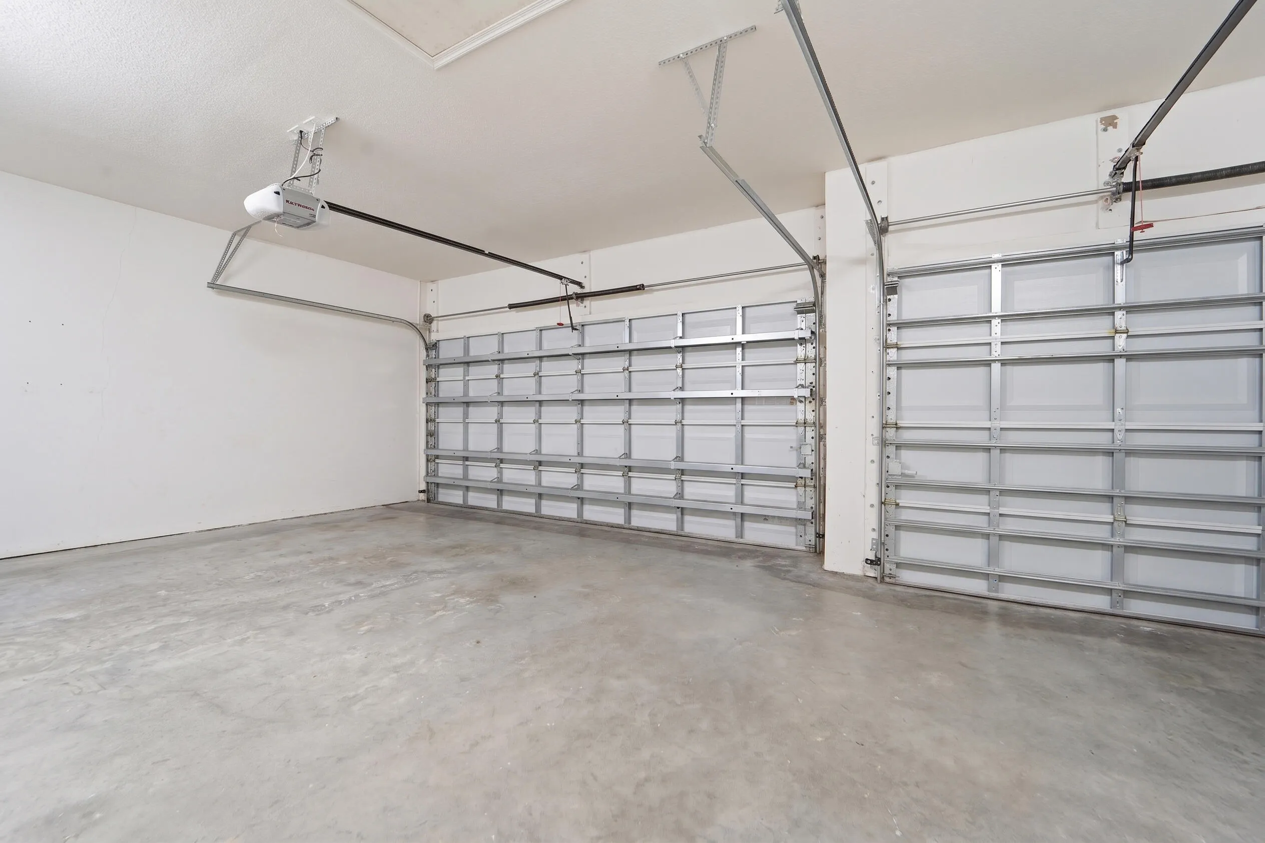 4521WillowBasinWayGarage
