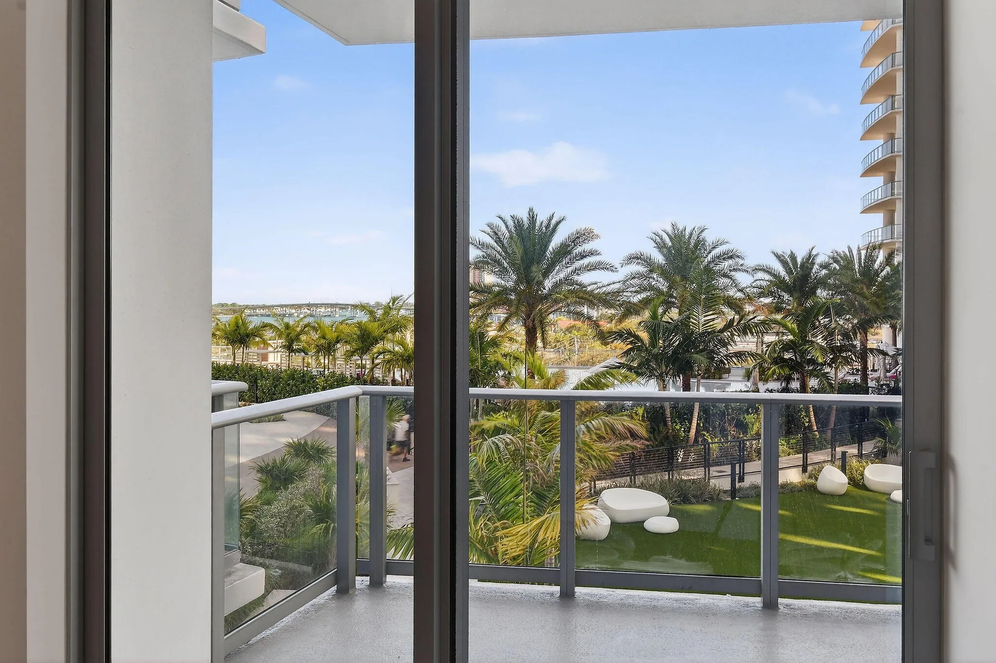 220LakeShoreDr#715(33)