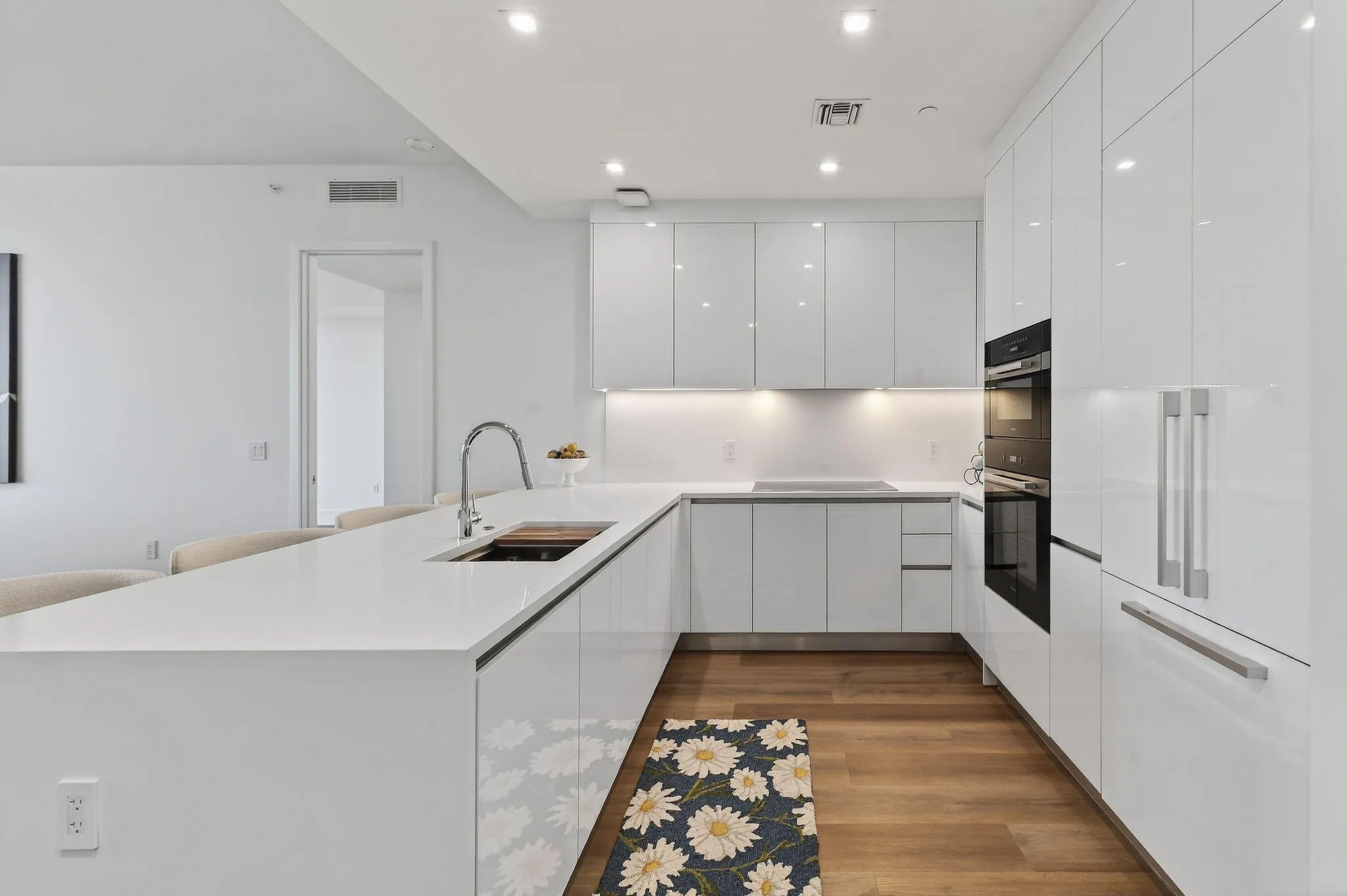 220LakeShoreDr#715(2)