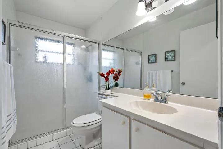 2nd Bathroom