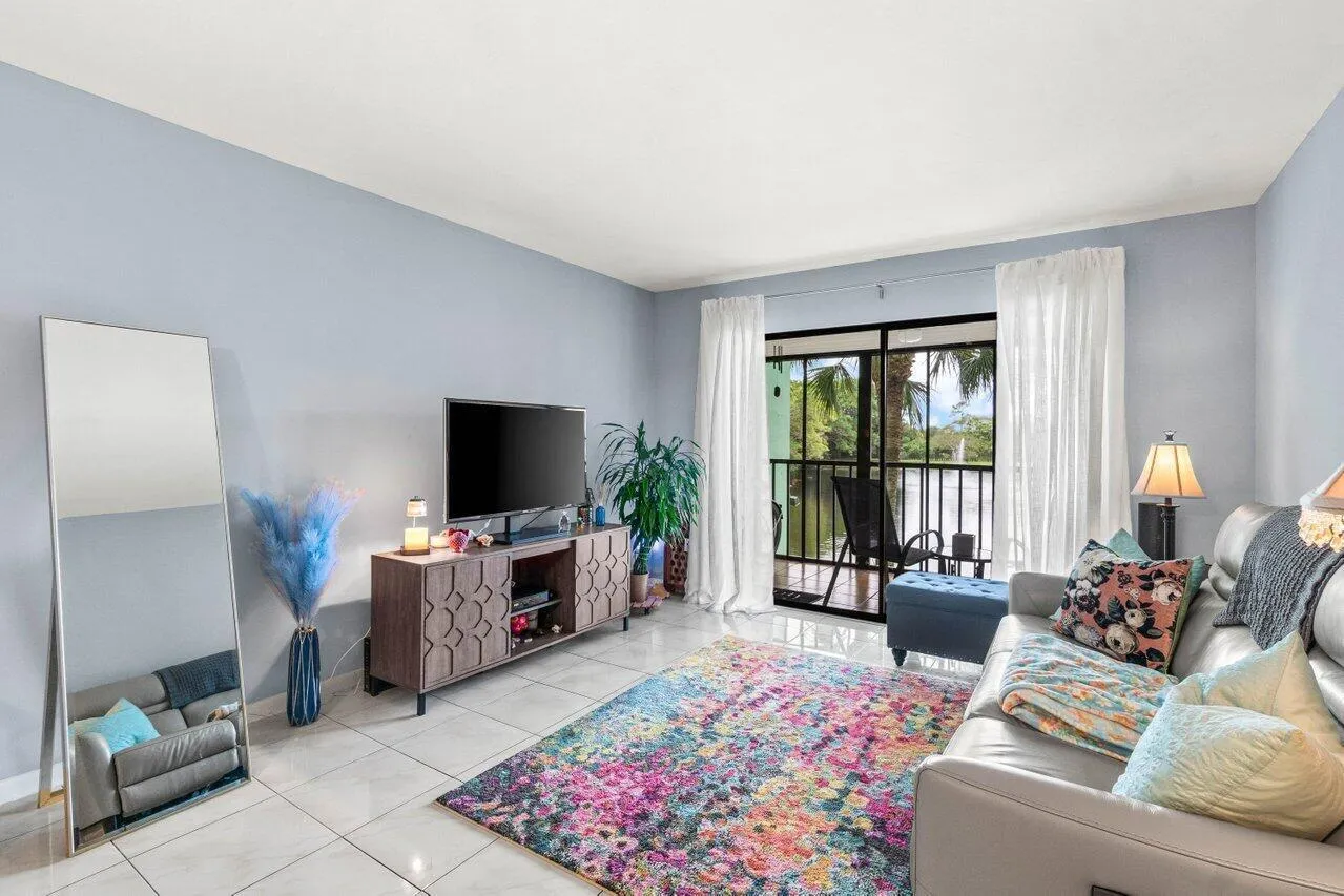 016-5884MorningstarCircle-205-DelrayBeac