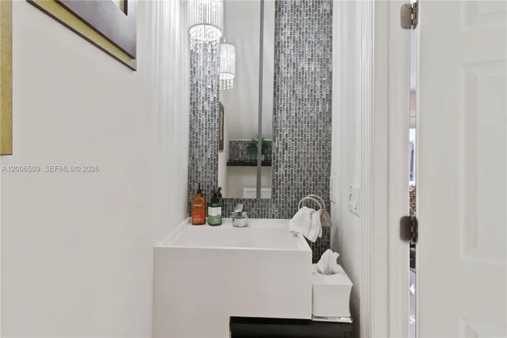 1/2 Bath (guest)