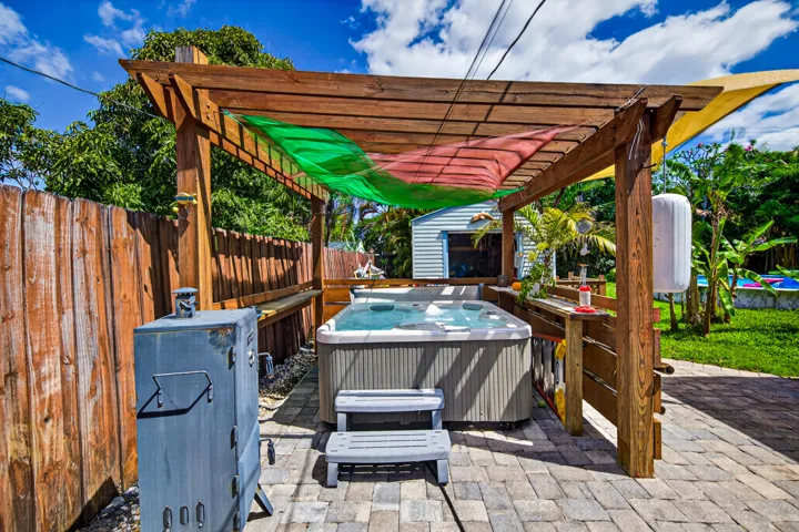 Hot Tub -​​‌​​​​‌​​‌‌​‌‌​​​‌‌​‌​‌​‌​​​‌​​ 1