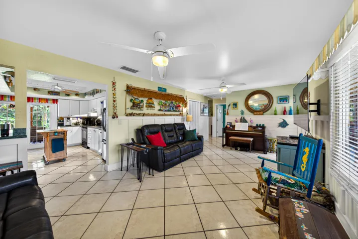 Living Room - 4