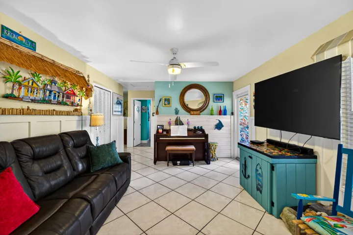 Living Room - 5