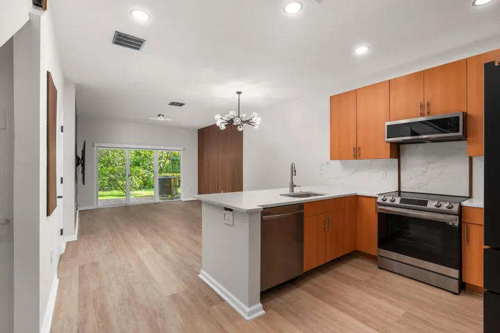 Welcome home to 2543 NW 31st CT, Oakland Park, Florida
