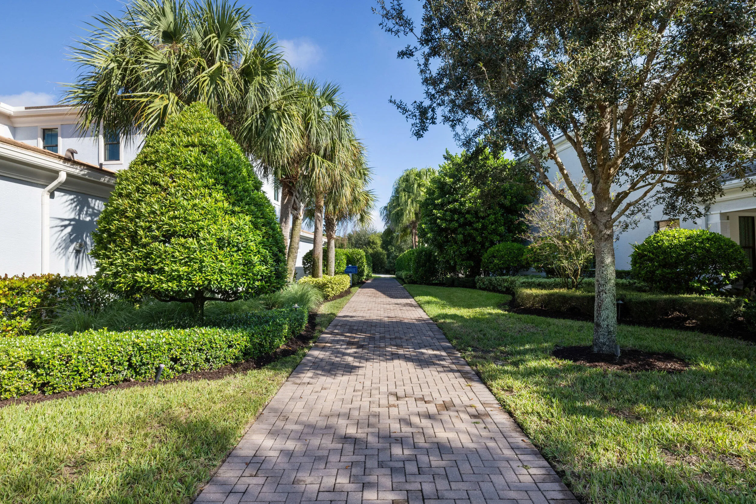Wonderful walking trail around the perimeter of the neighborhood.