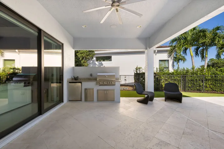 Enjoy bbq overlooking the pool and natural area.