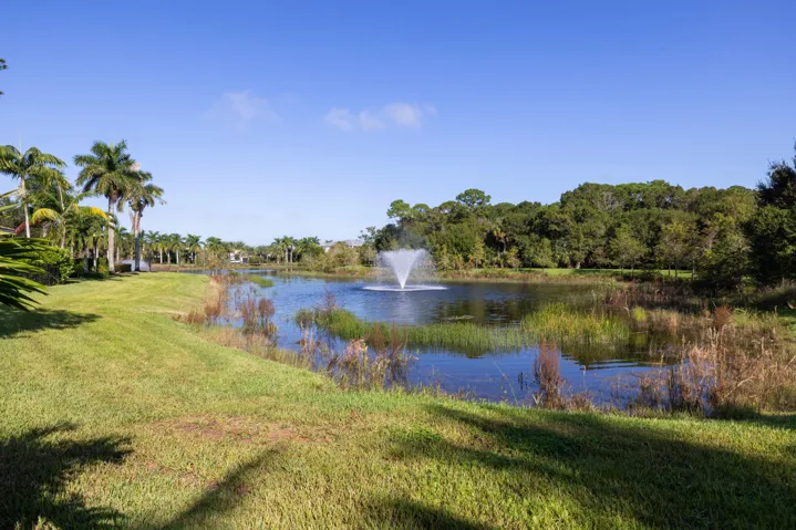 Wonderful Northwest view overlooking fountain