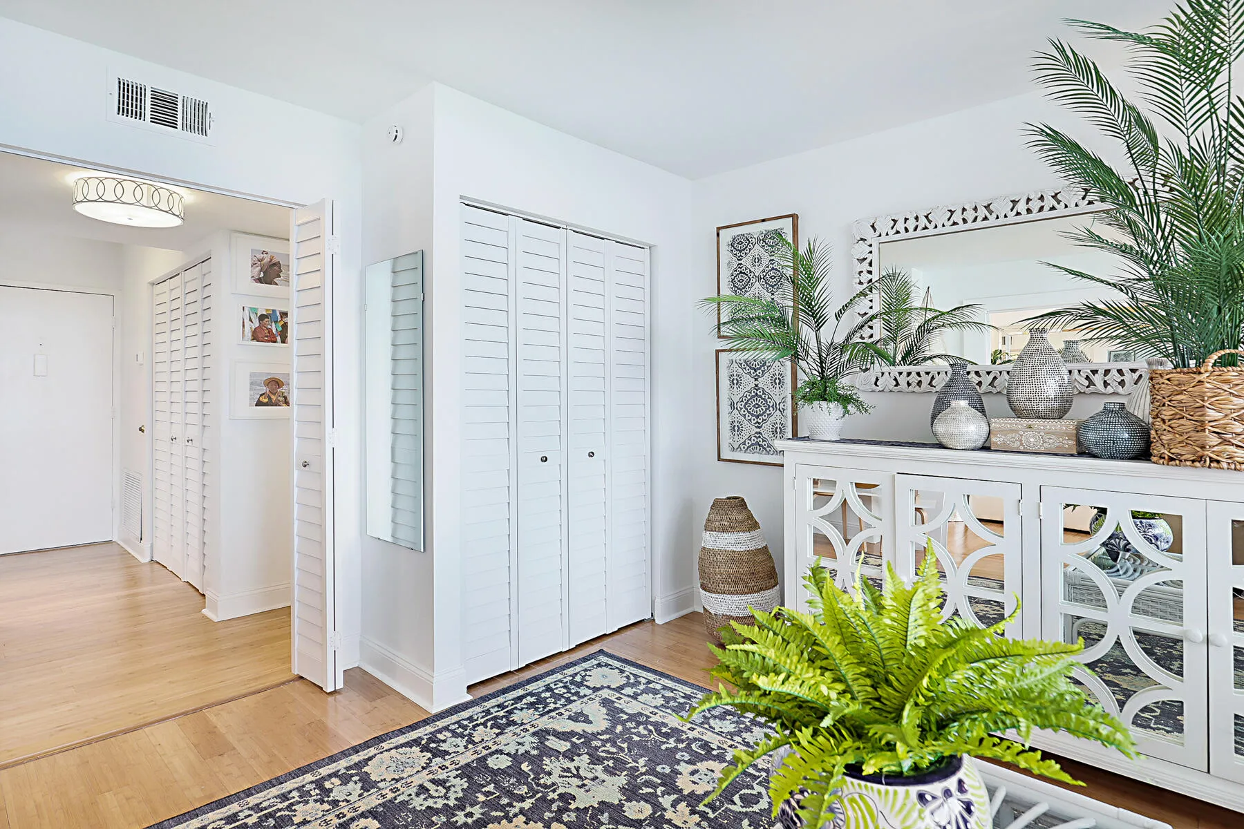 Guest bedroom/den