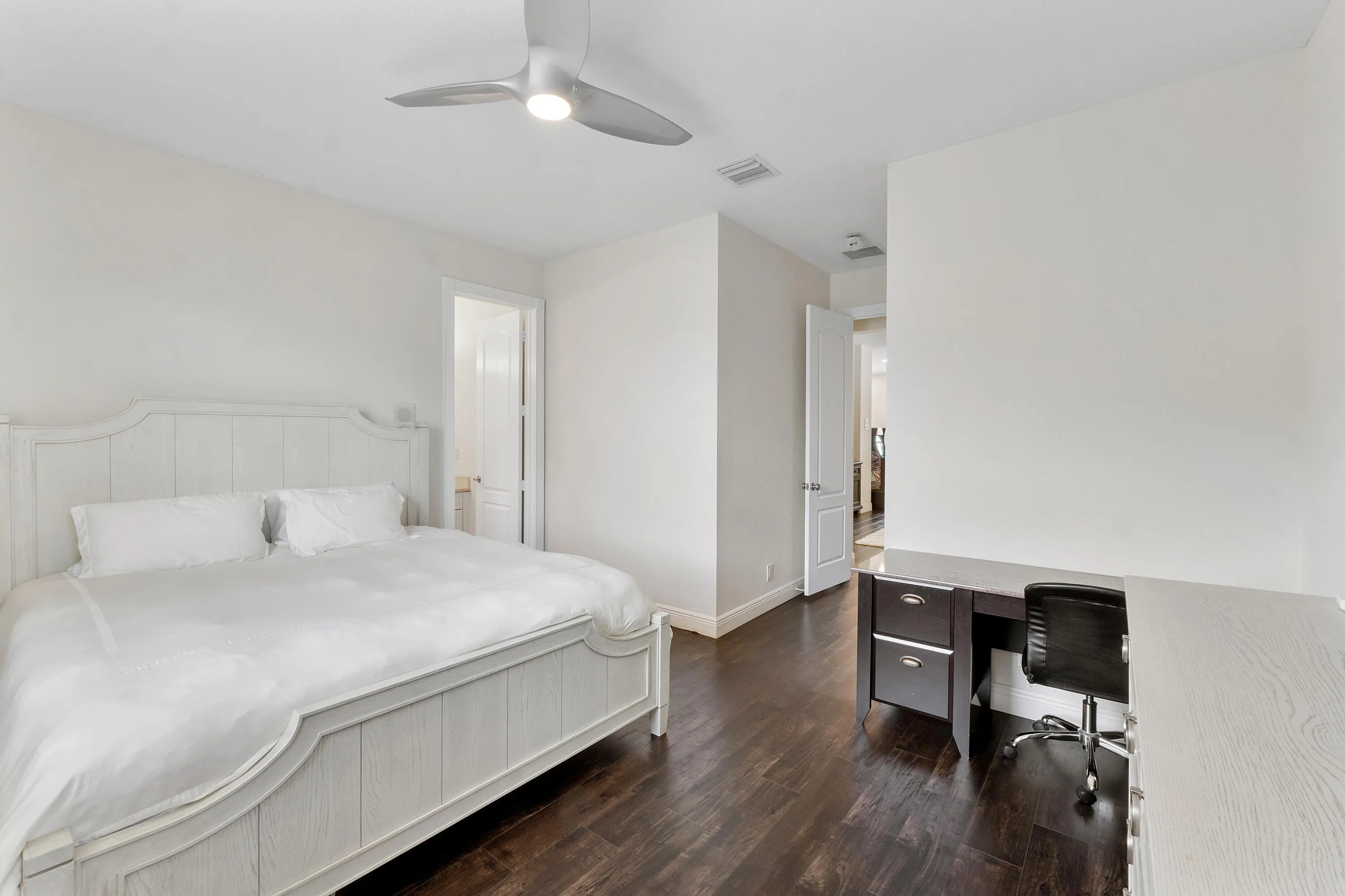 Bedroom 5 (Upstairs)