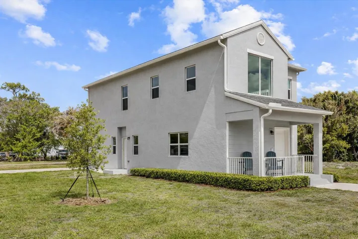 Bonita Side View Front Exterior