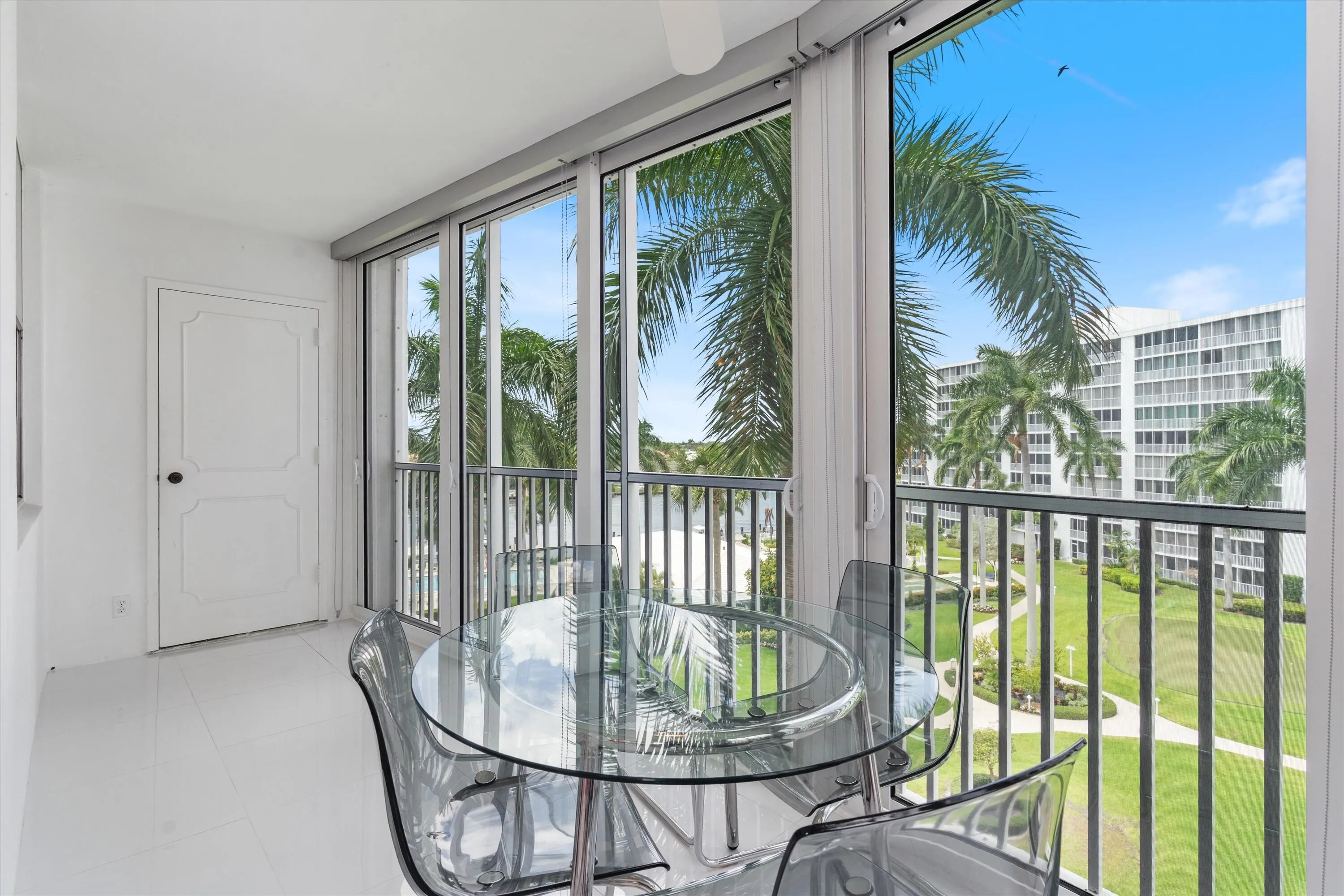 Direct water view of intracoastal