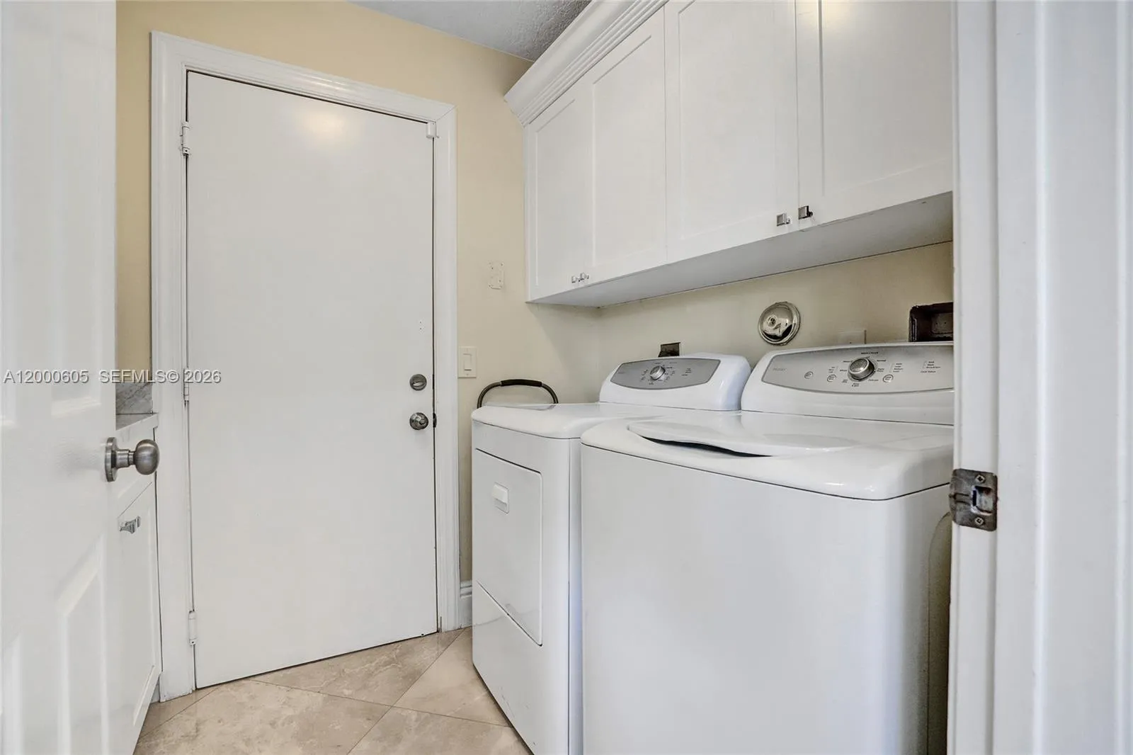 LARGE LAUNDRY ROOM WITH CABINETS!