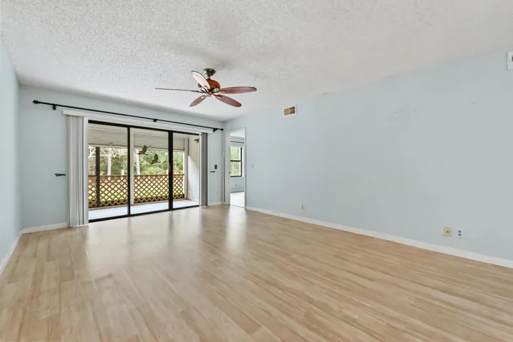 12 Living room 02