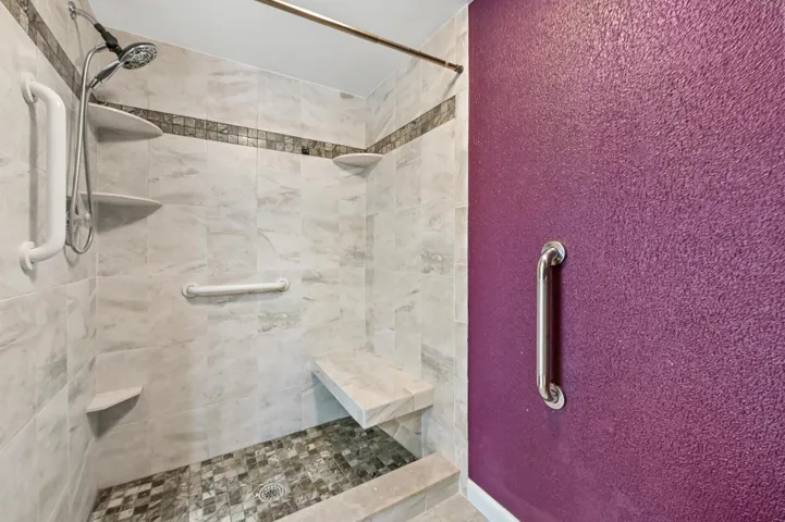 23 Bathroom 02