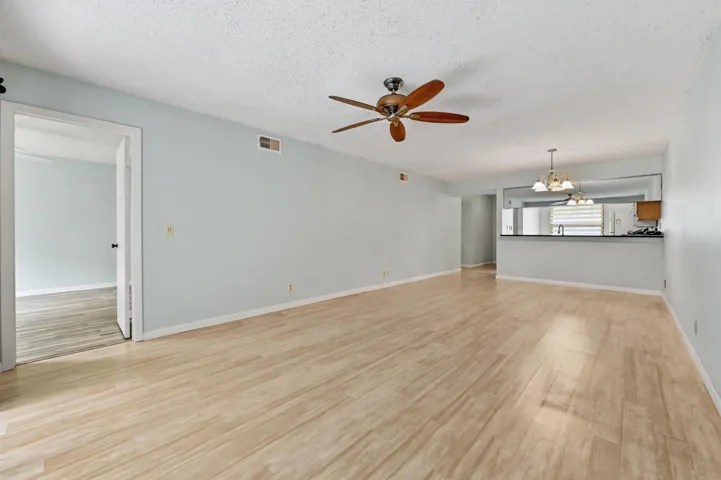 13 Living room 03