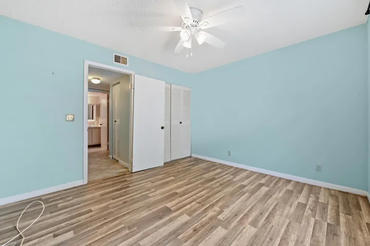 19 Bedroom 02