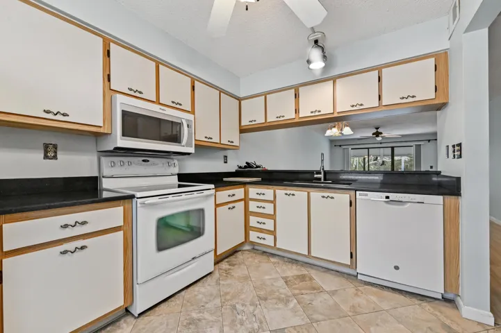07 Kitchen 02