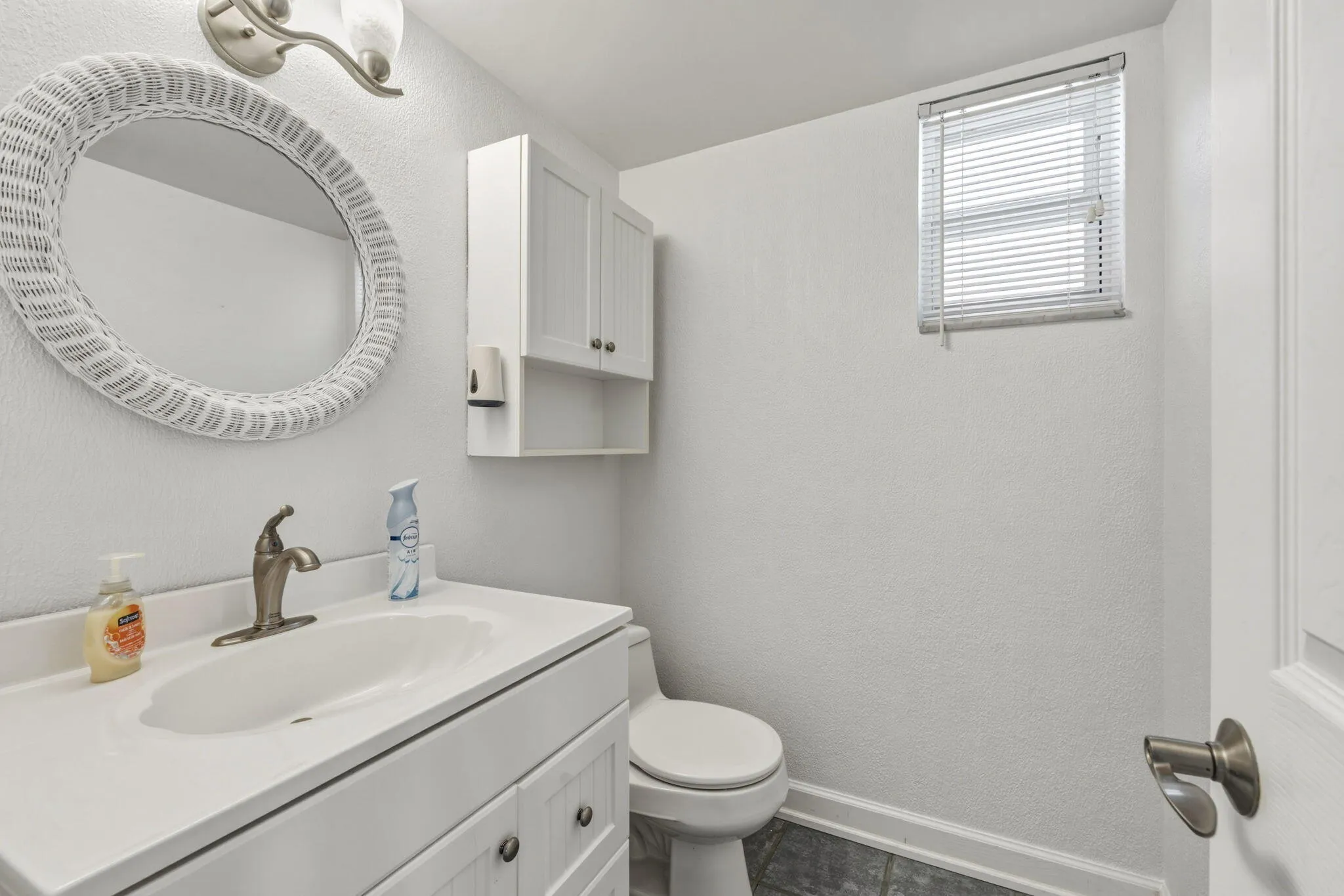 1/2 Bath